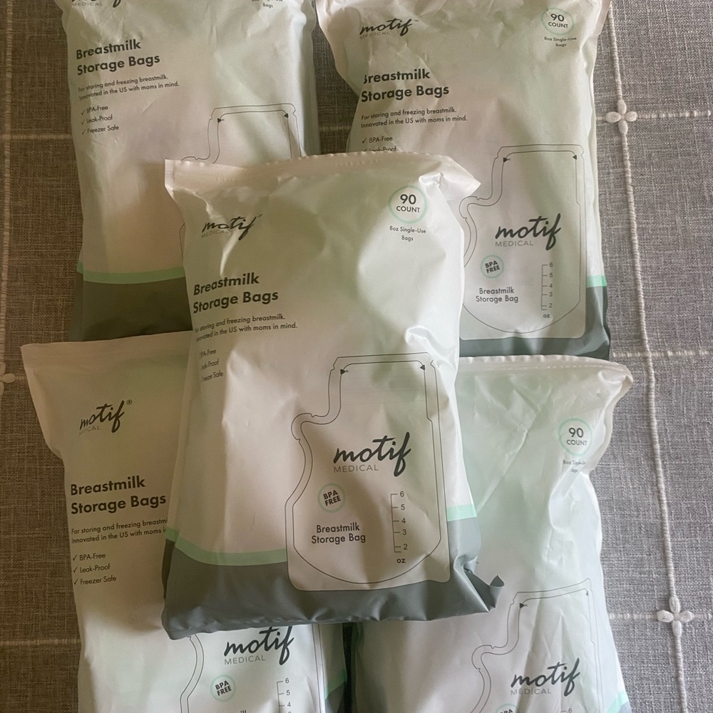 Motif milk storage bags